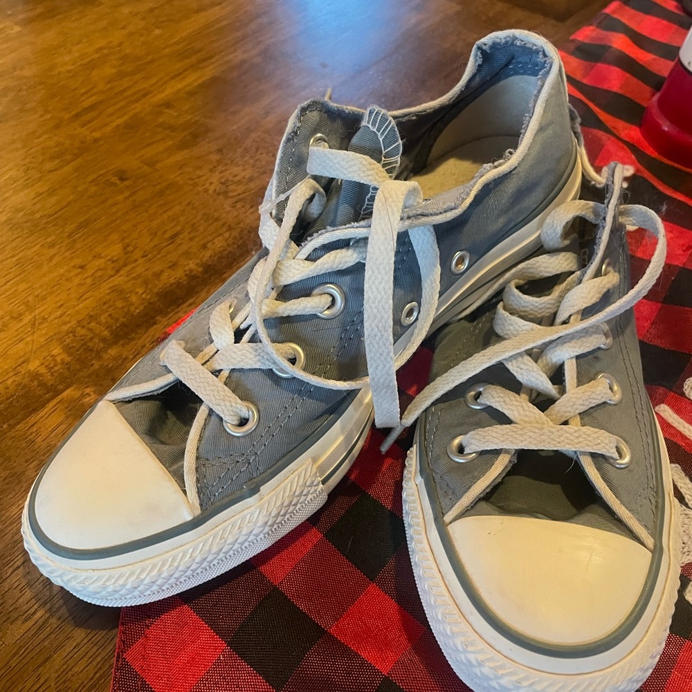 Converse Chuck Taylor shoes.  Light blue collar with a light sheen.